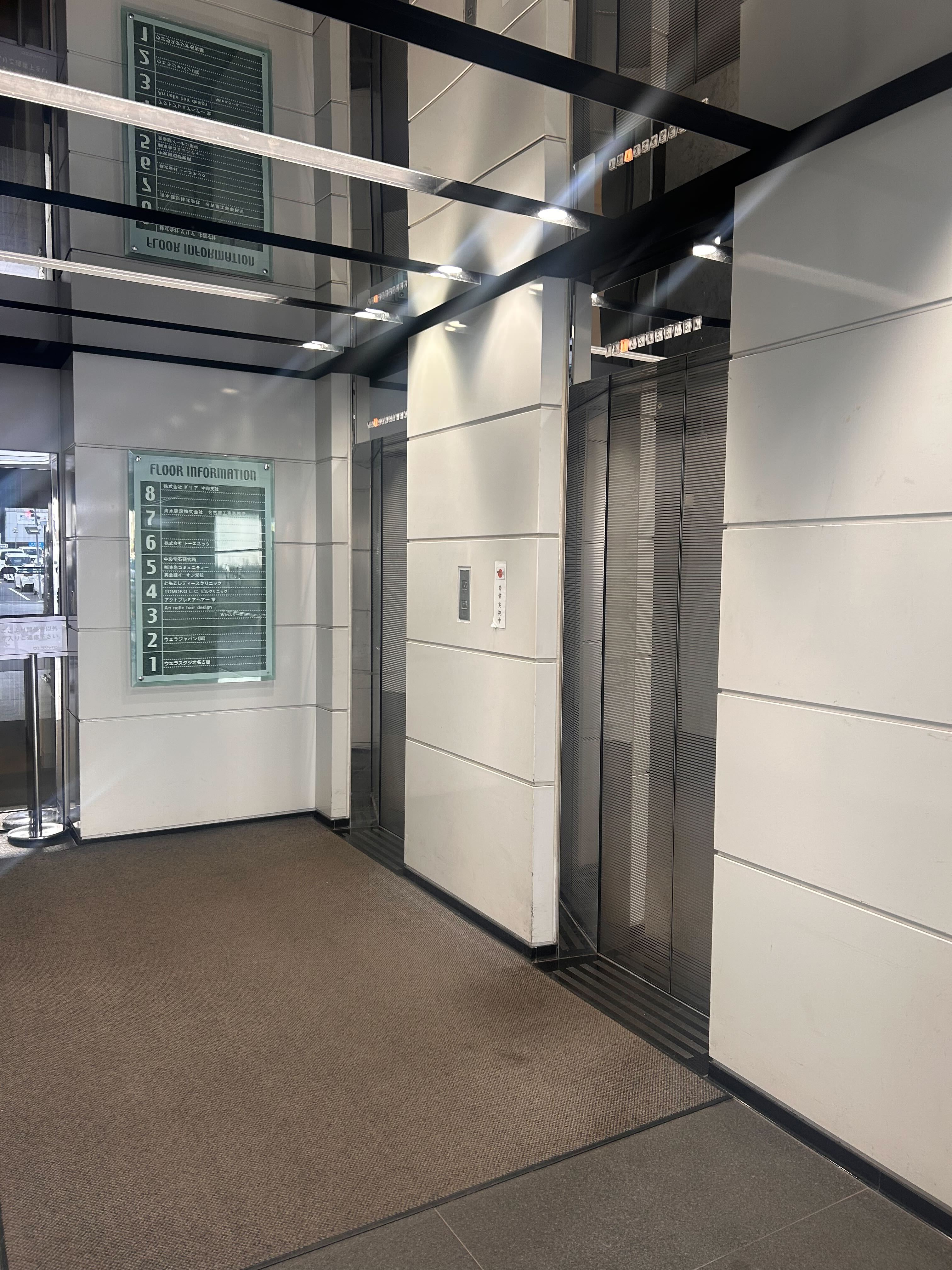 栄町ビル西館 エントランス